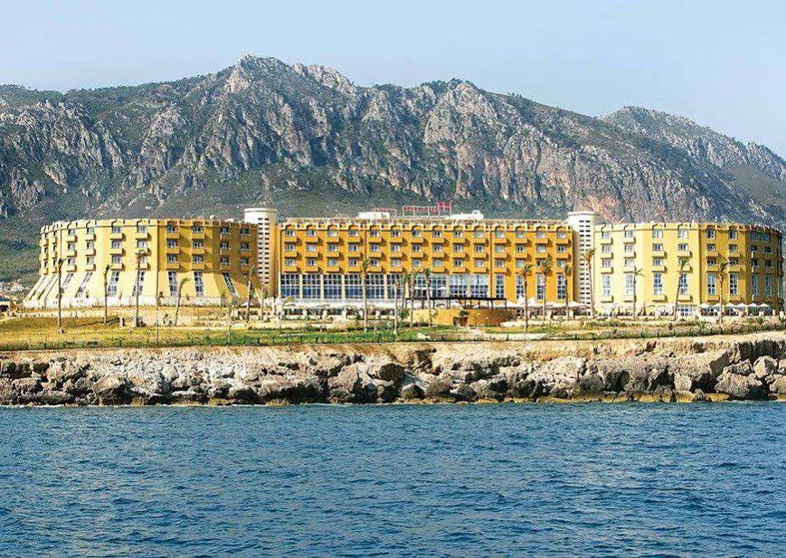 Mercure Cyprus Casino Hotels & Wellness Resort Agios Epiktitos Exterior foto